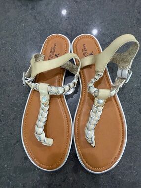 America Eagle Beige Braided leather  T-Strap Sandals size 9 NWOT